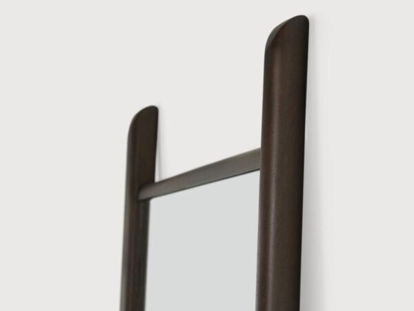 2_zPi floor mirror detail1.jpg