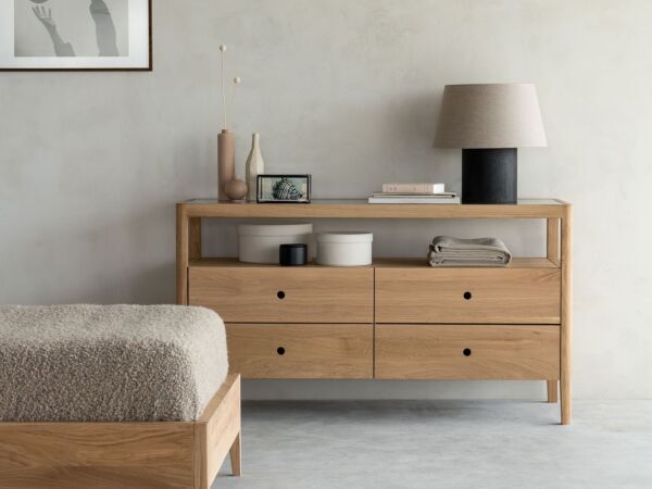 5_Spindle_chest_of_drawers_51251_Spindle_bed_det_21753_Dunes_Rug_Sand.jpg