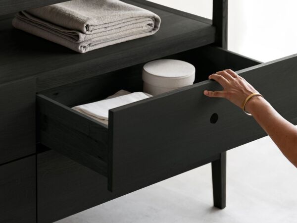 5_Spindle_dresser_varnished_oak_black_4_drawers.jpg
