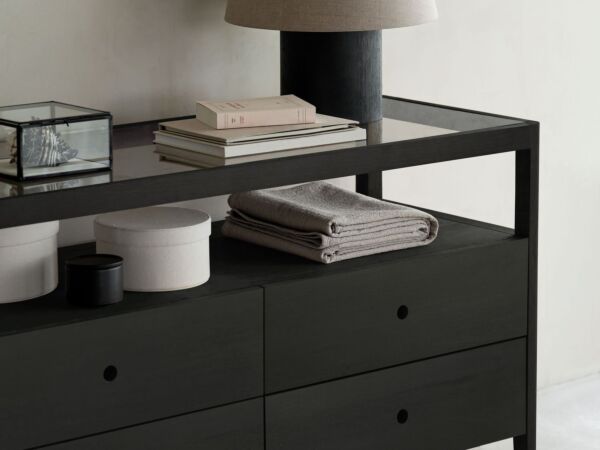 5_Spindle_dresser_varnished_oak_black_4_drawers.jpg