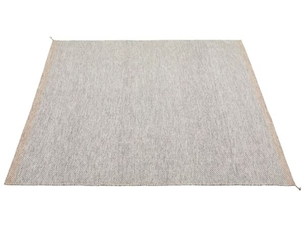 2_Ply-rug-280x280-black-white-angle-muuto.jpg