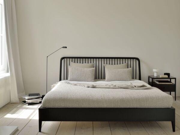 5_Oak_black_Spindle_bed_bedside_table.jpg