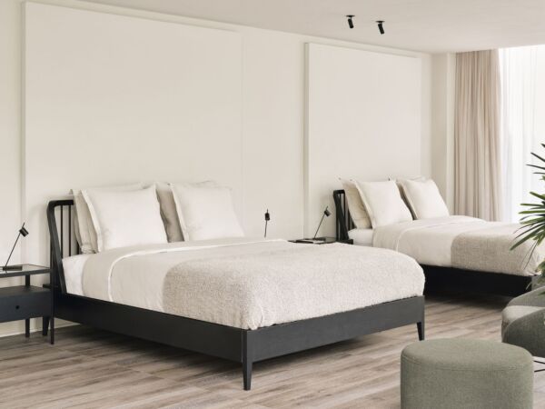 5_Spindle_bed_51235_Spindle_nightstand_21073_Alpone_throw_20136_Barrow_lounge_20147_Barrow_pouf.jpg