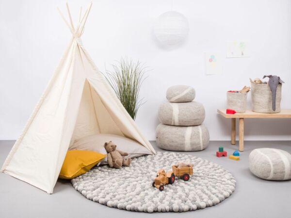 5_ernie-filzkugelteppich-rund-steinoptik-hell-ambiente-myfelt-4_1.jpg