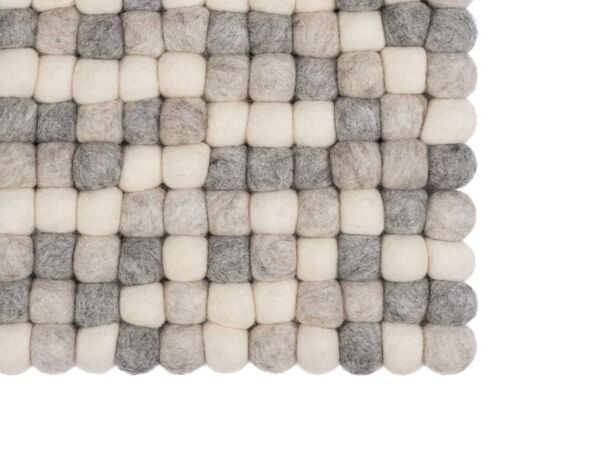 2_zhella-filzkugelteppich-rechteckig-multifarben-natur-hell-draufsicht-nah-myfelt.jpg