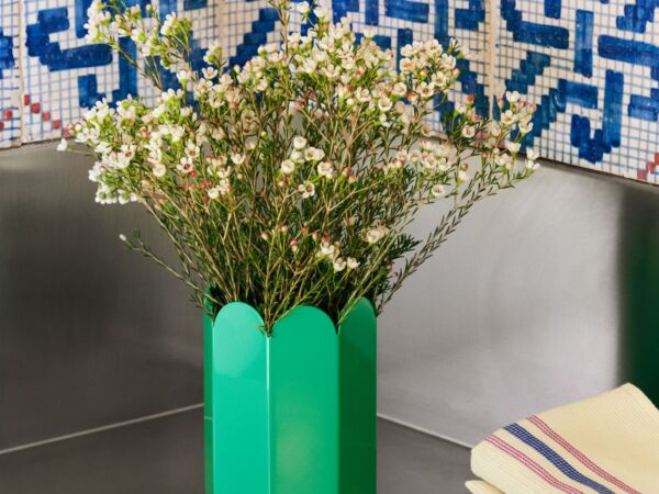 5_Arcs Vase green 04.jpg