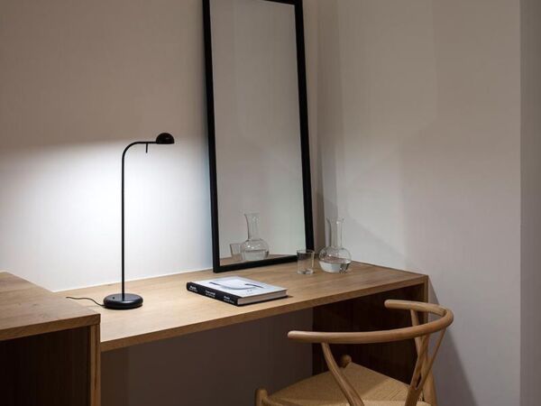 5_Vibia pin table03.jpg
