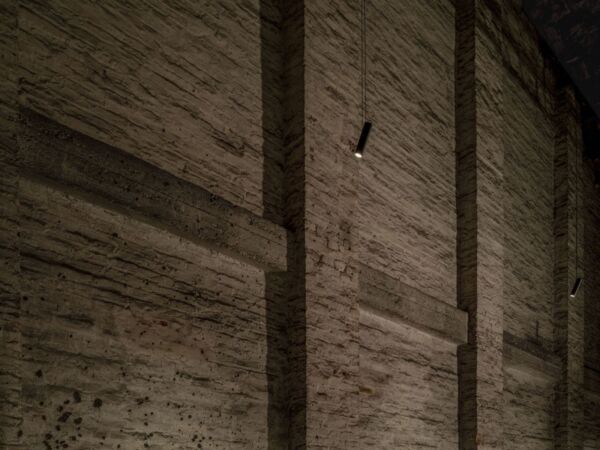 5_vibia-the-edit-venice-biennale-architettura-circus-solo-3.jpg