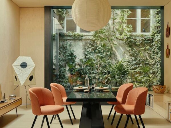 vitra-akari-uf3-q-noguchi-lampe-lifestyle-smow-01_zoom.jpg