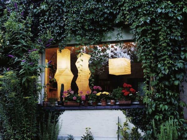 09Akari-UF4-33N-Floor-lamp_1.jpg