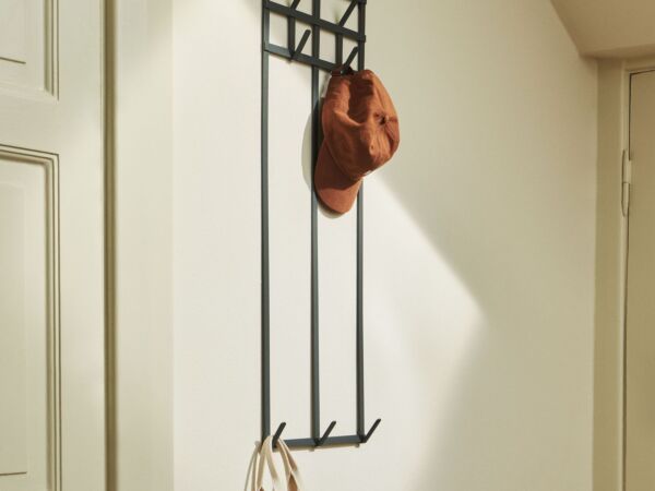 5_Tape Coat Rack L charcoal_Weekend Bag S navy.jpg