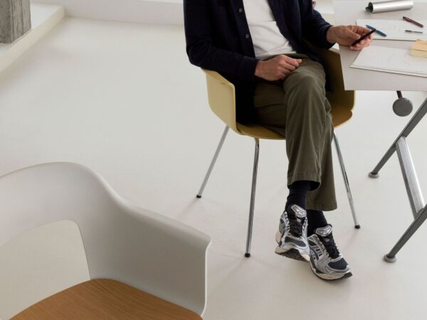 5_Jullien Renault_Layout Armchair_Studio visit 01.jpg