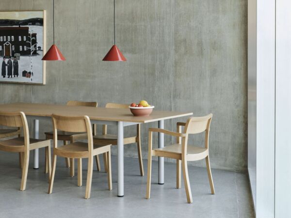 5_Annex Table Overhang anodized alu frame wb lacquered oak tabletop_Compass Pendant 260 pompeiian red_Pastis Chair wb lacquered oak.jpg