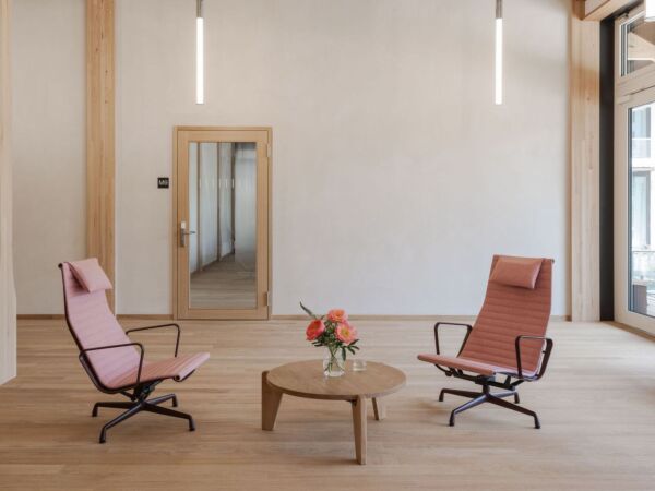 5_Chair06.jpg