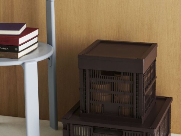 5_HAY Colour Crate burgundy collection_HAY Colour Crate Lid Plastic burgundy collection_Rey Chair slate blue wb lacquer beech.jpg