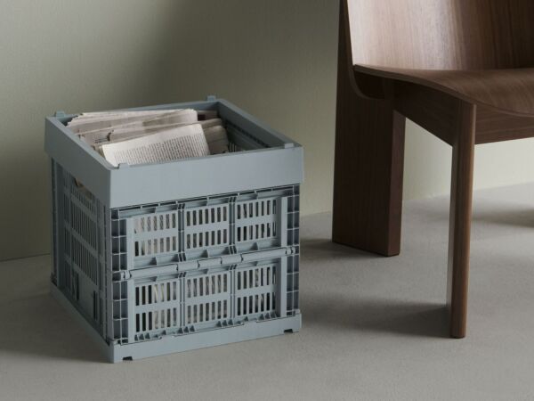5_HAY Colour Crate Cube dusty blue_Chisel Lounge Chair wb lacquered walnut (1).jpg