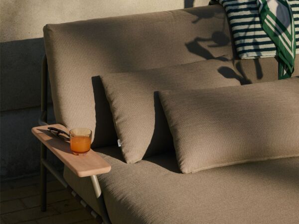 5_settle-lounge-bed-w-armrest-150-ribbed-weave-5-taupe-raise-glass-settle-cushion.jpg