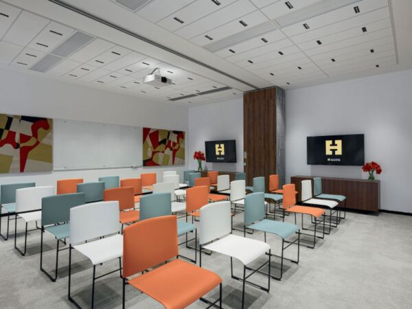 5_Arper_TalaNTowersExecutiveHub_8100.jpg