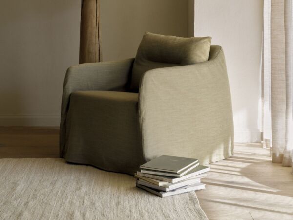 5_Weave_lounge_chair_Green_21702_Nomad_kilim_rug_51347_PI_rack_oak.jpg