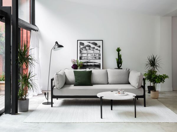5_TIPTOE_EASY sofa_VENEZIA coffee table03.jpg