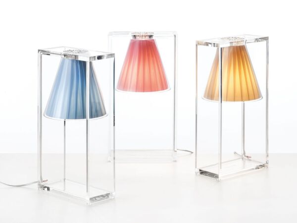 5_Lampe-de-table-light-air.jpg