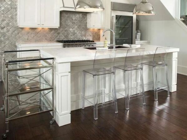 5_kartell-one-more-please-stool-crystal-insitu-1_680x_1.jpg