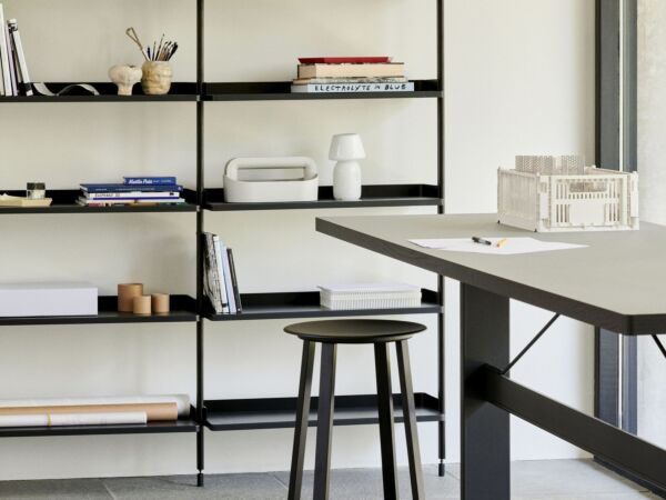 5_Pier System 103 PS black powder coated steel black anodised profiles_Passerelle High Table black linoleum tabletop ink black edge legs and crossbar.jpg
