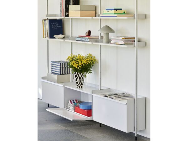 5_Pier System 133 PS white powder coated steel clear anodised profiles_Colour Storage sky blue and vibrant red_Jessica Hans Shadow Vase.jpg
