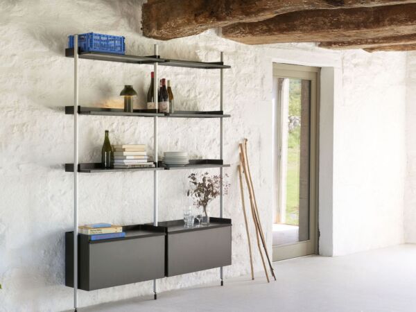 5_Pier System 132 PS black powder coated steel clear anodised profiles_PC Portable olive_HAY colour crate M electric blue 01.jpg