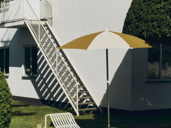 5_Terrazza Parasol Octagon off white and ochre_Palissade Chaise Lounge cream white_Pyro Coffee Table cream white.jpg