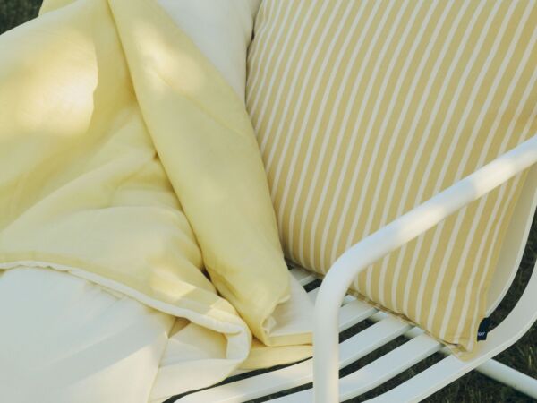 5_Air Quilt soft yellow_Terrazza Cushion Bold Stripe yellow_Palissade Cantilever Dining Armchair cream white.jpg