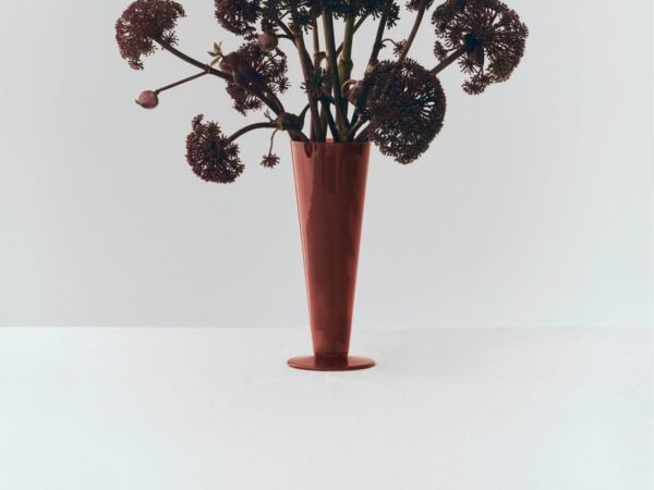 5_Conical Vase M rose and dark red.jpg