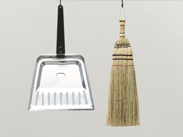 5_Outdoor Market Dust Pan galvanized iron_Outdoor Market Broom Hand M natural.jpg
