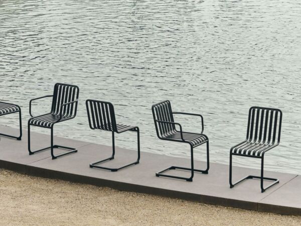 5_Palissade Cantilever Chair_Palissade Cantilever Armchair anthracite.jpg