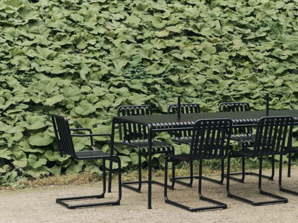 5_Palissade Cantilever Chair_Palissade Cantilever Armchair_Palissade Table L220_Host Portable Lamp anthracite2.jpg
