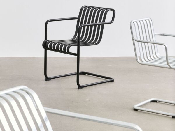 5_Palissade Cantilever Dining Armchair anthracite_Armchair hot galvanised_Lounge Chair hot galvanised.jpg