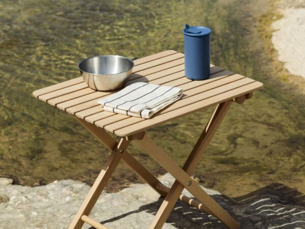 5_Outdoor Market Folding Table S_Outdoor Market Thermo Mug blue_Outdoor Market Steel Bowl_Outdoor Market Tea Towel beige with blue stripe.jpg