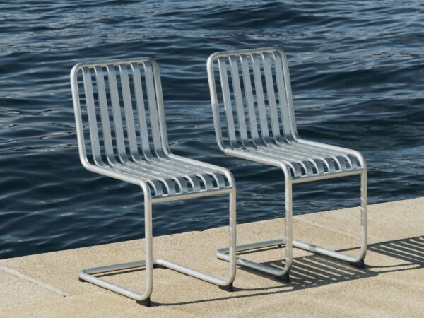5_Palissade Cantilever Chair hot galvanised.jpg