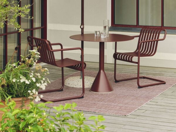 5_Terrazza Parasol Hexagon off-white and burgundy_Palissade Cantilever Dining Armchair iron red.jpg