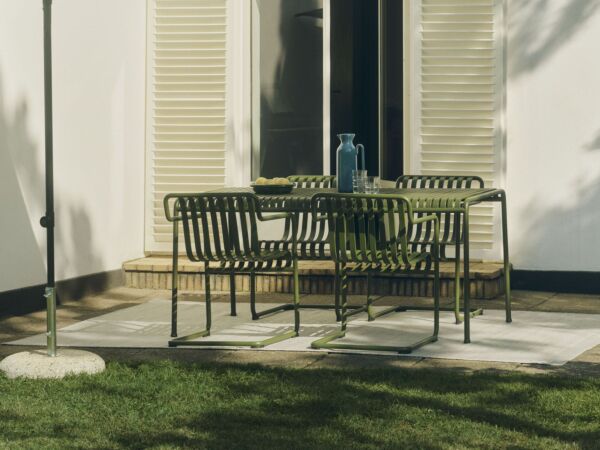 5_Palissade Cantilever Dining Armchair_Palissade Table olive_Terrazza Parasol Square.jpg