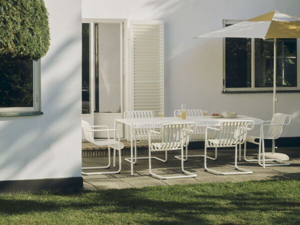 5_Palissade Cantilever Dining Armchair_Palissade Table L220_Terrazza Parasol Hexagon.jpg