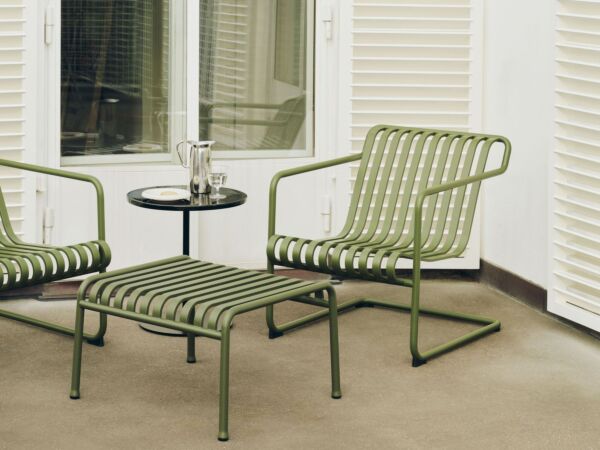 5_Palissade Cantilever Lounge Chair Low_Palissade Low Table olive_Indian Steel Pitcher tall.jpg