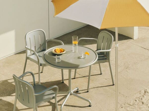5_Deville Armchair01.jpg