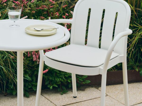 5_Deville Armchair05.jpg