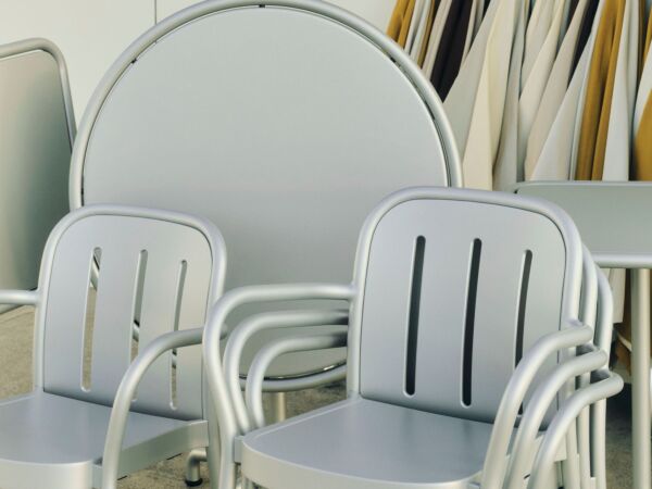 5_Deville Table09.jpg