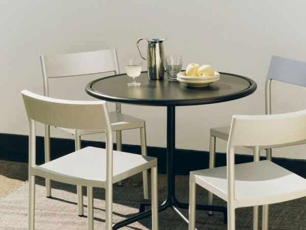 5_Deville Table04.jpg