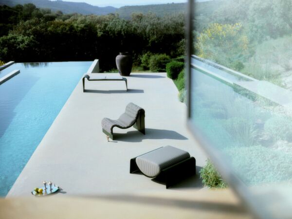 5_PETITEFRITURE_LIFESTYLE_ECLIPSE_LOUNGE_OTTOMAN_BENCH_PAULINECHARDIN02.jpg