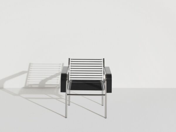 5_PETITE_FRITURE_PACKSHOT_SANDOWS_ARMCHAIR_WITH_WOODEN_ARMRESTS_FACE_017.jpg