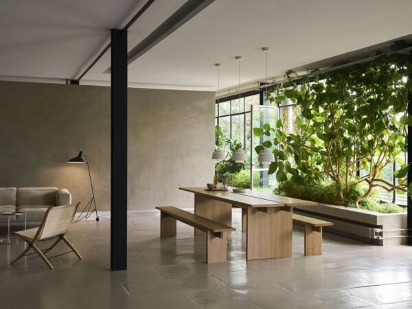 5_ATD_Retail_2025_Ita OS2_Ita OS6_Utzon JU1_X HM10_Tripod HM8_Wire Stool VP11_1.jpg