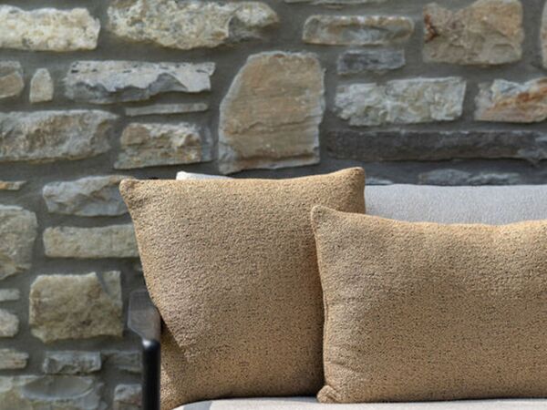 5_21152_21153_Nomad_outdoor_cushion_Cumin_10232_Jack_sofa_off_white_fabric_det_web.jpg